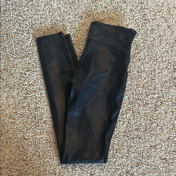 Black High-Waisted Leggings - Picture 1 of 5
